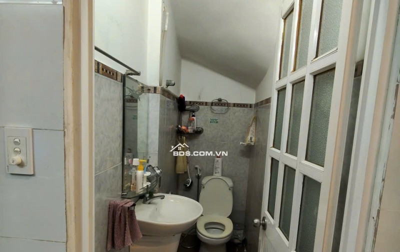 HÀNG HIẾM LÃ XUÂN OAI - LÊ VĂN VIỆT _ 3 TẦNG - 3PN - 3WC - PHÒNG THỜ RIÊNG - PHÒNG GIẶT GIŨ PHƠI ĐỒ RIÊNG _ GIÁ CHỈ 4.4 TỶ THƯƠNG LƯỢNG