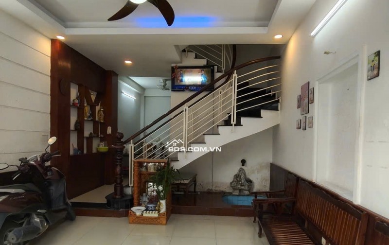 HÀNG HIẾM LÃ XUÂN OAI - LÊ VĂN VIỆT _ 3 TẦNG - 3PN - 3WC - PHÒNG THỜ RIÊNG - PHÒNG GIẶT GIŨ PHƠI ĐỒ RIÊNG _ GIÁ CHỈ 4.4 TỶ THƯƠNG LƯỢNG