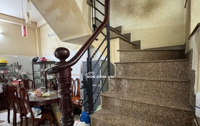Bán nhà Lạc Long Quân hẻm xe hơi, 60m2, 4 tầng BTCT, giá 8,9tỷ