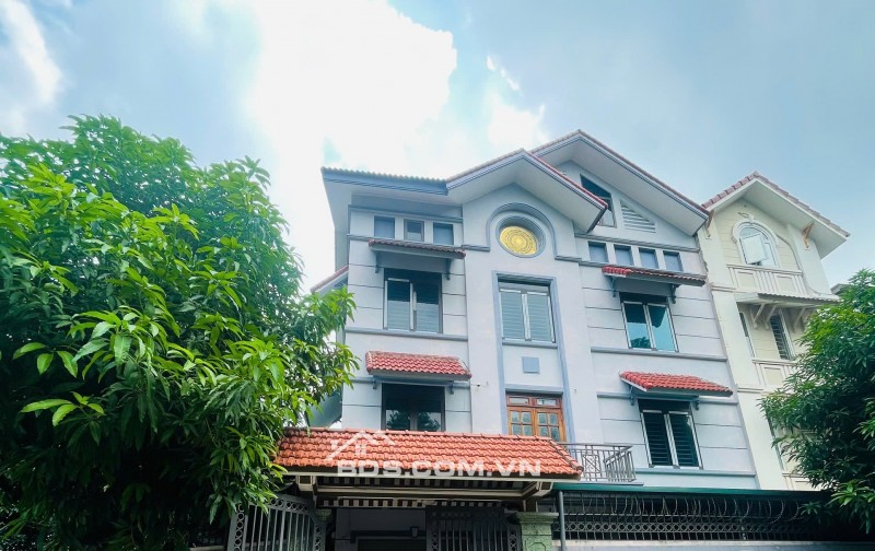 CHO THUÊ BIỆT THỰ LIỀN KỀ INTRACOM – 66 TRUNG VĂN, LÔ GÓC 2 MẶT THOÁNG. LH:0921209888