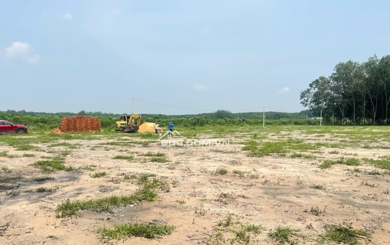 Hiếm, 300m2 thổ cư xây dựng luôn ngay TTHC chơn thành sát ql13 sổ sẵn giá 685 triệu bao sang tên.