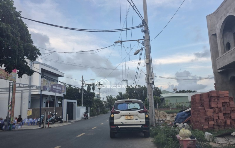 BÁN LÔ MẶT TIỀN ĐƯỜNG NHỰA QUANG CHÂU, khu cao ráo, chưa từng ngập lụt. Thích hợp vừa ở vừa kinh doanh Diện tích 120m², rộng 5m  nở hậu 7m