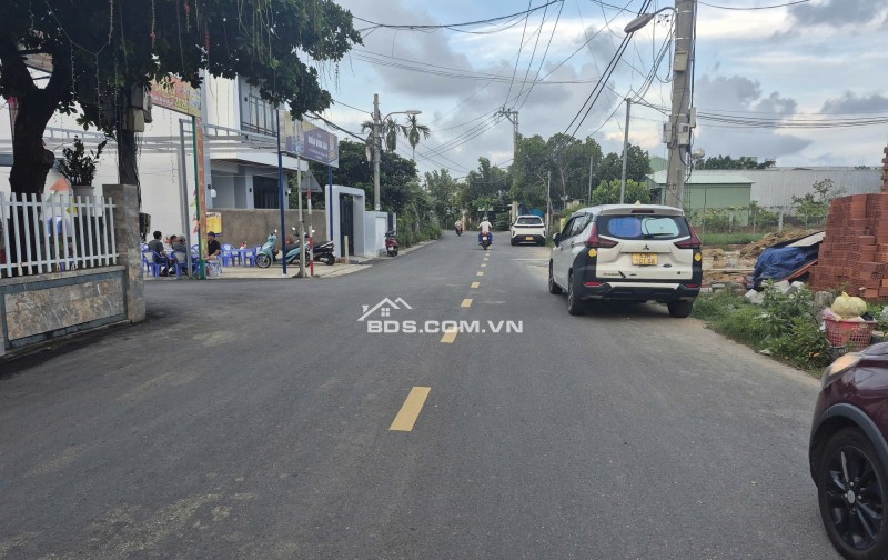 BÁN LÔ MẶT TIỀN ĐƯỜNG NHỰA QUANG CHÂU, khu cao ráo, chưa từng ngập lụt. Thích hợp vừa ở vừa kinh doanh Diện tích 120m², rộng 5m  nở hậu 7m