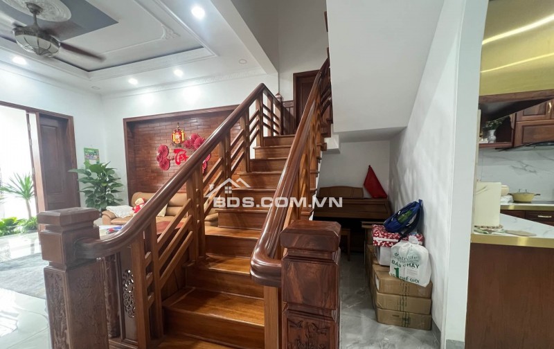 BIỆT THỰ MẶT TIỀN GỖ CAO CẤP HIỆP BÌNH -THỦ ĐỨC Lh:0775244444 Em Nam