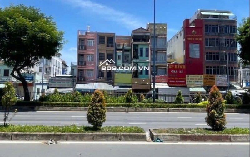 Bán nhà mặt tiền Trường Chinh ngay cầu Tham Lương Q12