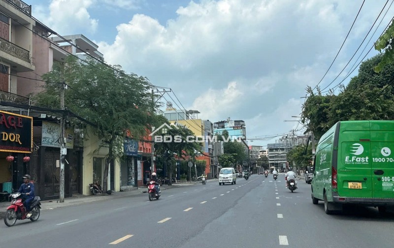 Bán nhà 3 lầu HXH Nguyễn Văn Khối ngang 8m 120m2 gần CV Làng Hoa vài căn ra MT chỉ 15 tỷ.