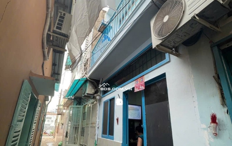 Căn nhà tại Ba Đình, phường 10, quận 8 nhà vuông sát mặt tiền hẻm thông