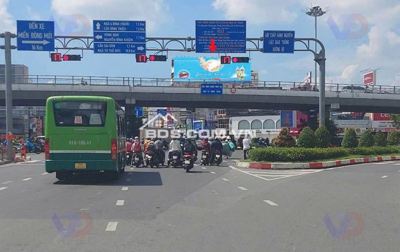 Bán nhà nát 5 lầu MTKD ngay Hàng Xanh BT 140m2 ngang 5m sát Landmark 81 XVNT 19.8 tỷ
