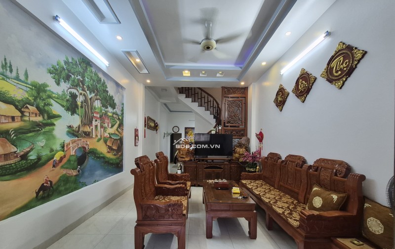 BÁN NHÀ ĐẸP GIÁ RẺ 2.1 TỶ 3 TẦNG 59M2 ( ĐÔNG NAM ) NGÕ CÙ CHÍNH LAN