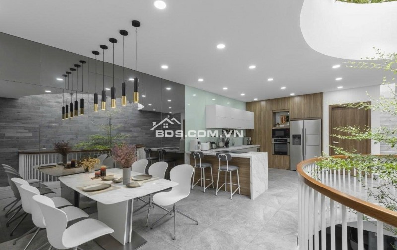 Bán nhà đẹp 3 lầu view ngắm máy bay hẻm 83 Phạm Văn Bạch 115m2 ngang 5m sát Metro 12 tỷ.