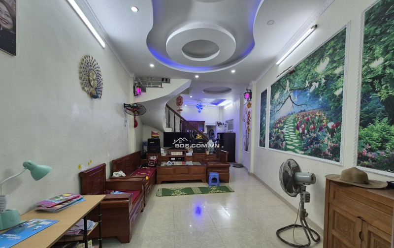 BÁN NHÀ ĐẸP 2.2 TỶ 3 TẦNG 48M2 NGÕ RỘNG VÀ NGẮN PHỐ BẾN NGỰ