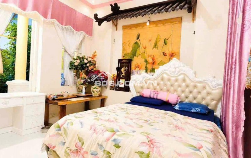 Nhà phố 4 lầu hẻm 364/ Dương Quảng Hàm 130m2 ngang 5m tiện KD khách sạn chỉ 19.8 tỷ.