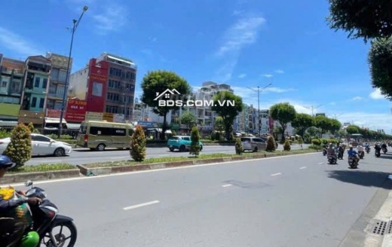Bán nhà mặt tiền Trường Chinh ngay cầu Tham Lương Q12