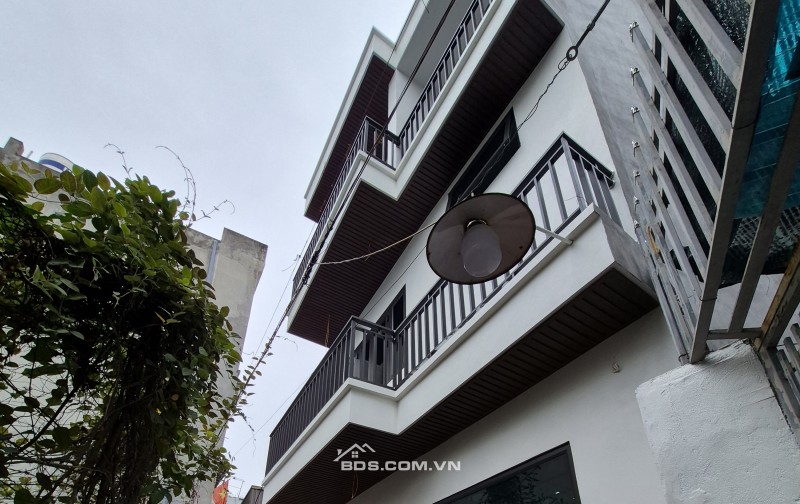 BÁN NHÀ ĐẸP 2.55 TỶ 3 TẦNG 52M2 NGÕ CỰC NGẮN ĐƯỜNG CÙ CHÍNH LAN