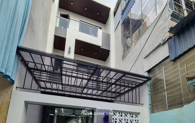 BÁN NHÀ ĐẸP 3.2 TỶ 3 TẦNG 67M2 CÓ SÂN ĐỂ Ô TÔ NGÕ HÀN THUYÊN