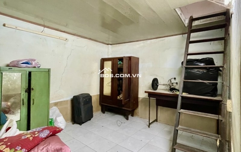 BÁN NHÀ QUẬN 4 - HẺM 576 ĐOÀN VĂN BƠ - NHÀ CẤP 4 CÓ GÁC XÂY DỰNG LÂU NĂM - DIỆN TÍCH 108M2 ĐẤT KDC HIỆN HỮU THÍCH HỢP XÂY DỰNG CĂN HỘ DỊCH VỤ CHO