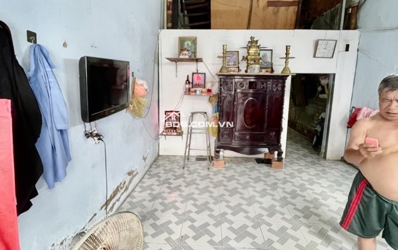 BÁN NHÀ QUẬN 4 - HẺM 576 ĐOÀN VĂN BƠ - NHÀ CẤP 4 CÓ GÁC XÂY DỰNG LÂU NĂM - DIỆN TÍCH 108M2 ĐẤT KDC HIỆN HỮU THÍCH HỢP XÂY DỰNG CĂN HỘ DỊCH VỤ CHO
