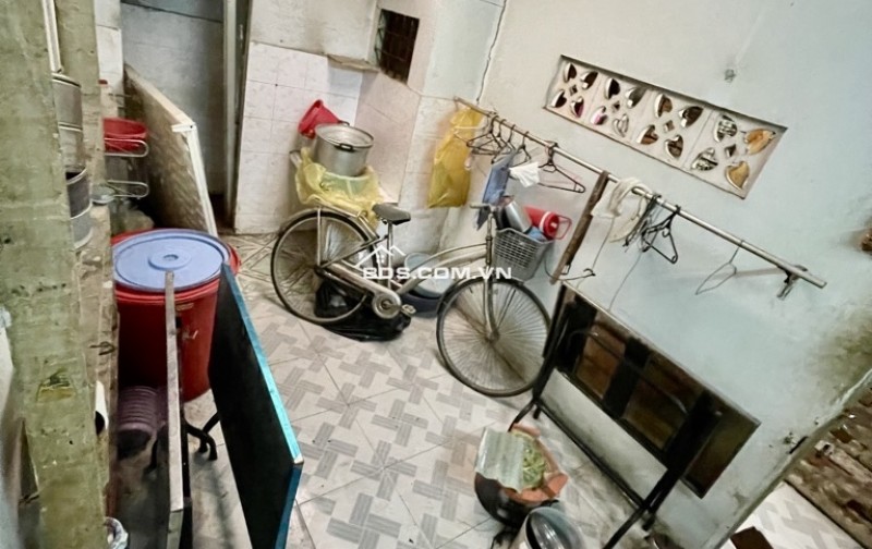 BÁN NHÀ QUẬN 4 - HẺM 576 ĐOÀN VĂN BƠ - NHÀ CẤP 4 CÓ GÁC XÂY DỰNG LÂU NĂM - DIỆN TÍCH 108M2 ĐẤT KDC HIỆN HỮU THÍCH HỢP XÂY DỰNG CĂN HỘ DỊCH VỤ CHO