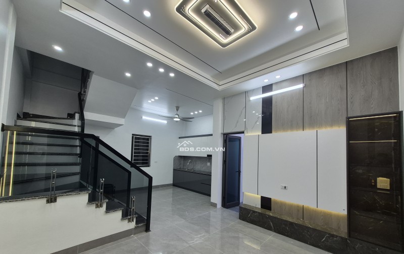 BÁN NHÀ 3.2 TỶ 4 TẦNG 45.3M2 Ô TÔ ĐỖ CỬA NGÕ NGẮN ĐƯỜNG KÊNH