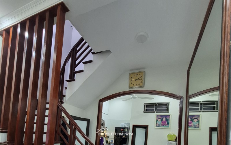 BÁN NHÀ ĐẸP 1.85 TỶ 3 TẦNG 32M2  NGÕ CỰC NGẮN HOÀNG HOA THÁM