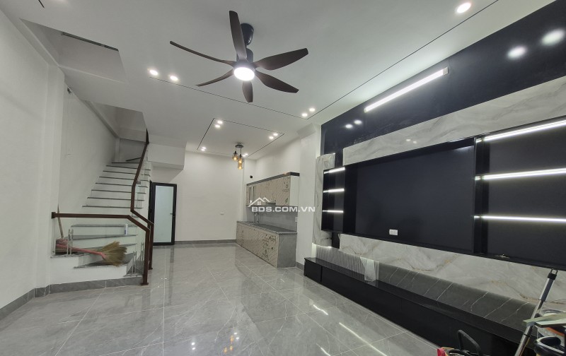 BÁN NHÀ 2.7 TỶ 3 TẦNG 46M2 Ô TÔ ĐỖ CÁCH NHÀ 10M NGÕ QUÂN NHÂN