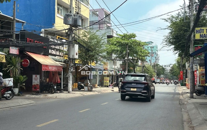 Bán nhà 3 lầu HXH Nguyễn Văn Khối ngang 8m 120m2 gần CV Làng Hoa vài căn ra MT chỉ 15 tỷ.