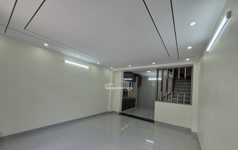 BÁN NHÀ 2.7 TỶ 4 TẦNG CÓ GARA Ô TÔ NGÕ THẲNG NGẮN ĐƯỜNG HÀN THUYÊN