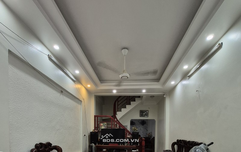BÁN NHÀ ĐẸP 1.8 TỶ 2.5 TẦNG 41M2  NGÕ RỘNG NGẮN ĐƯỜNG 19/5