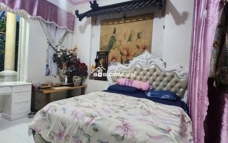 Nhà phố 4 lầu hẻm 364/ Dương Quảng Hàm 130m2 ngang 5m tiện KD khách sạn chỉ 19.8 tỷ.