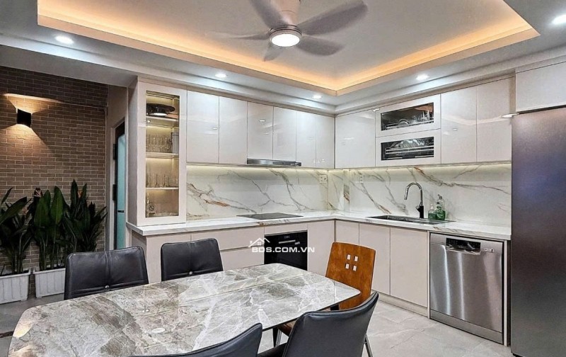 Nhà đẹp 5 lầu hẻm 496 Dương Quảng Hàm 82m2 ngang gần 5m tặng kèm T.máy vào ở ngay 14.5 tỷ.