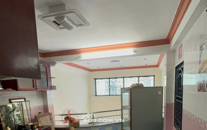 Cho thuê nhà 62/1 Xóm Đất P8 Q11 hẻm 3m, Đúc 3.5 tấm