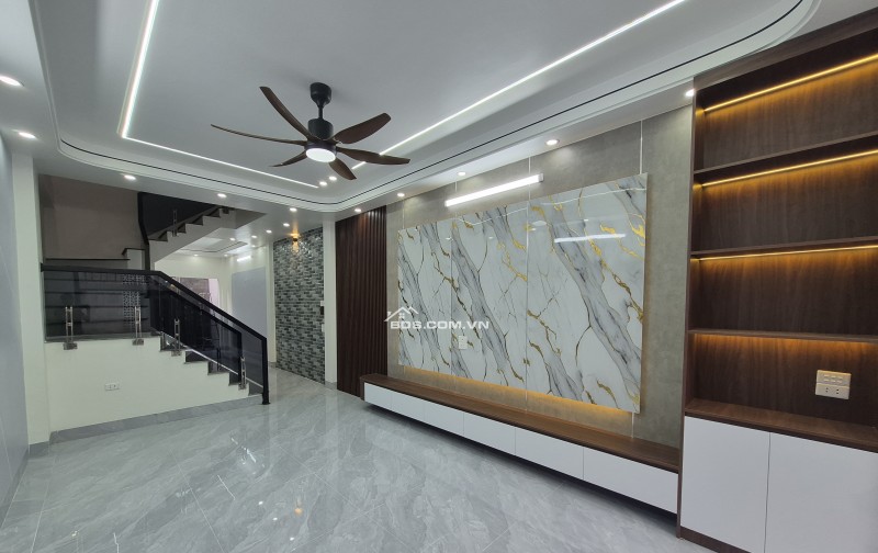 BÁN NHÀ ĐẸP 3.2 TỶ 3 TẦNG 67M2 CÓ SÂN ĐỂ Ô TÔ NGÕ HÀN THUYÊN