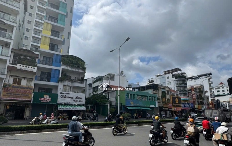Bán nhà nát 5 lầu MTKD ngay Hàng Xanh BT 140m2 ngang 5m sát Landmark 81 XVNT 19.8 tỷ