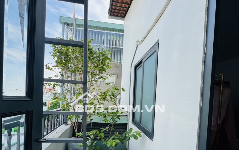 CHỈ 10.3 TỶ SỞ HỮU NHÀ 4 TẦNG HOÀNG DIỆU 2- HẺM XE HƠI TRÁNH- 4 TẦNG - 93m2 (5.5x17)