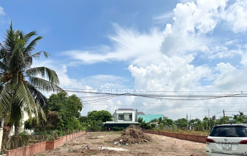 Chuyển nhượng và Bán  2 lô liền kề Mặt tiền khu trung tâm hiện hữu, mặt tiền đường Phan Đăng Lưu Phường Long Điền (2027)
