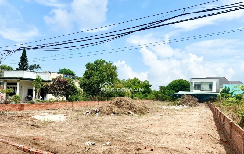 Chuyển nhượng và Bán  2 lô liền kề Mặt tiền khu trung tâm hiện hữu, mặt tiền đường Phan Đăng Lưu Phường Long Điền (2027)