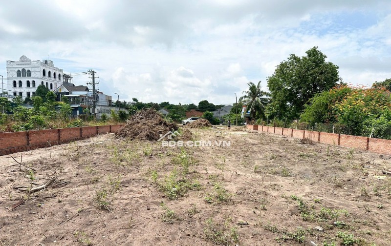 Chuyển nhượng và Bán  2 lô liền kề Mặt tiền khu trung tâm hiện hữu, mặt tiền đường Phan Đăng Lưu Phường Long Điền (2027)
