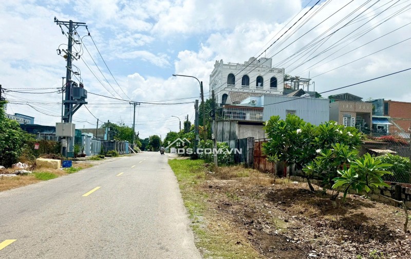 Chuyển nhượng và Bán  2 lô liền kề Mặt tiền khu trung tâm hiện hữu, mặt tiền đường Phan Đăng Lưu Phường Long Điền (2027)