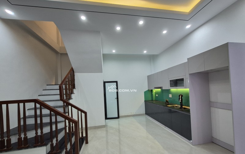 BÁN NHÀ ĐẸP 2.5 TỶ 3 TẦNG 50M2 XÂY ĐỘC LẬP NGÕ GIẢI PHÓNG