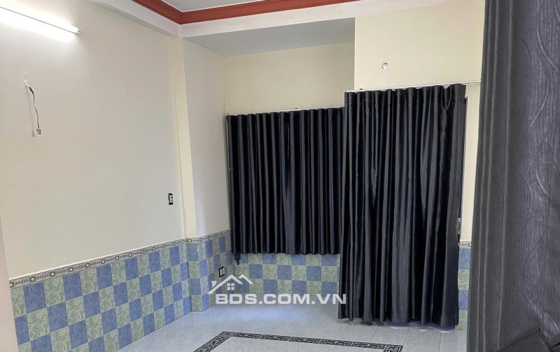 Cho thuê nhà 62/1 Xóm Đất P8 Q11 hẻm 3m, Đúc 3.5 tấm