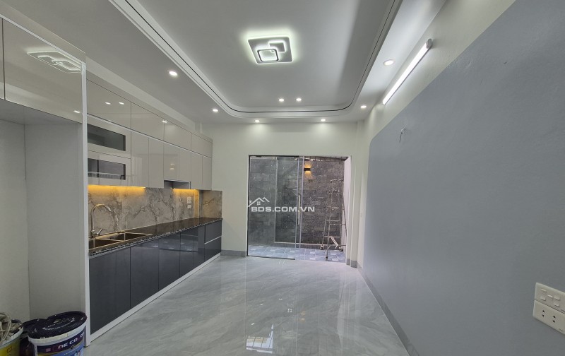 BÁN NHÀ ĐẸP 3.2 TỶ 3 TẦNG 67M2 CÓ SÂN ĐỂ Ô TÔ NGÕ HÀN THUYÊN