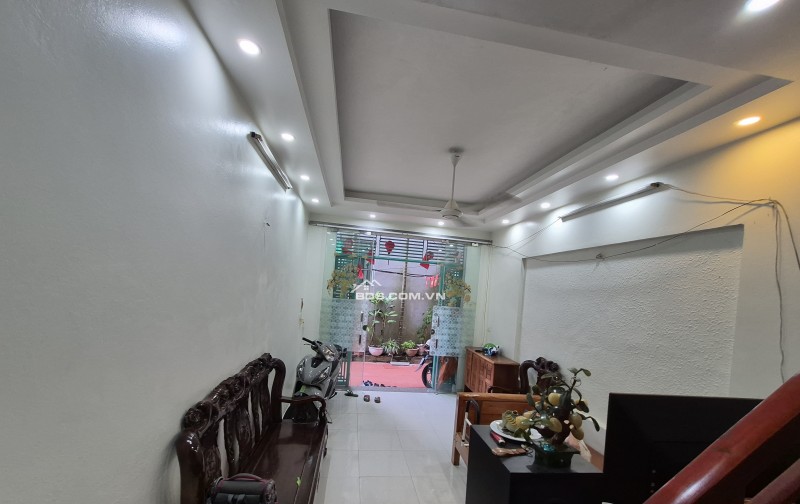 BÁN NHÀ ĐẸP 1.8 TỶ 2.5 TẦNG 41M2  NGÕ RỘNG NGẮN ĐƯỜNG 19/5