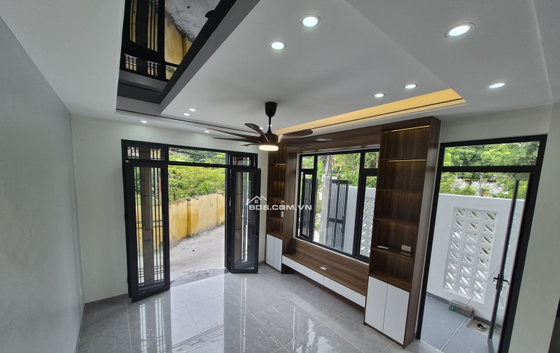 BÁN NHÀ ĐẸP 2.2 TỶ 3 TẦNG 45M2 ( ĐÔNG NAM ) NGÕ CẦU ĐÔNG