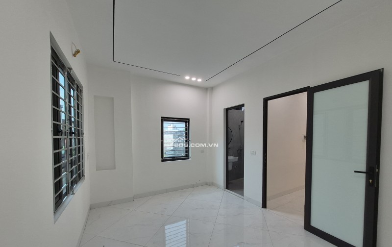 BÁN NHÀ 2.35 TỶ 3 TẦNG 45M2 NGÕ 10M RA ĐƯỜNG ĐÔ THỊ MỸ TRUNG