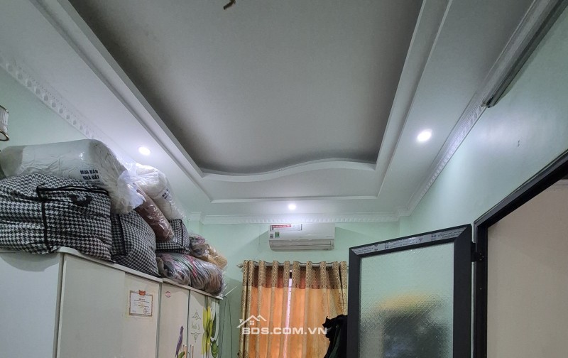 BÁN NHÀ ĐẸP 2.2 TỶ 3 TẦNG 48M2 NGÕ RỘNG VÀ NGẮN PHỐ BẾN NGỰ