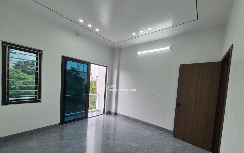 BÁN NHÀ ĐẸP 2.89 TỶ 3 TẦNG 60M2 Ô TÔ ĐỖ CỬA NGÕ ĐƯỜNG KÊNH