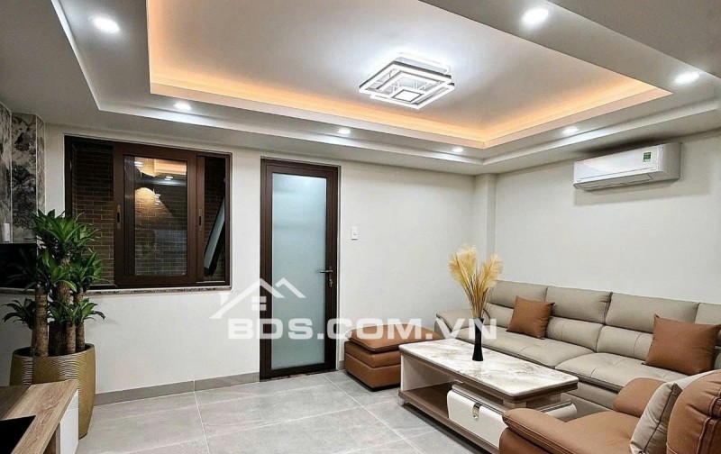 Nhà đẹp 5 lầu hẻm 496 Dương Quảng Hàm 82m2 ngang gần 5m tặng kèm T.máy vào ở ngay 14.5 tỷ.