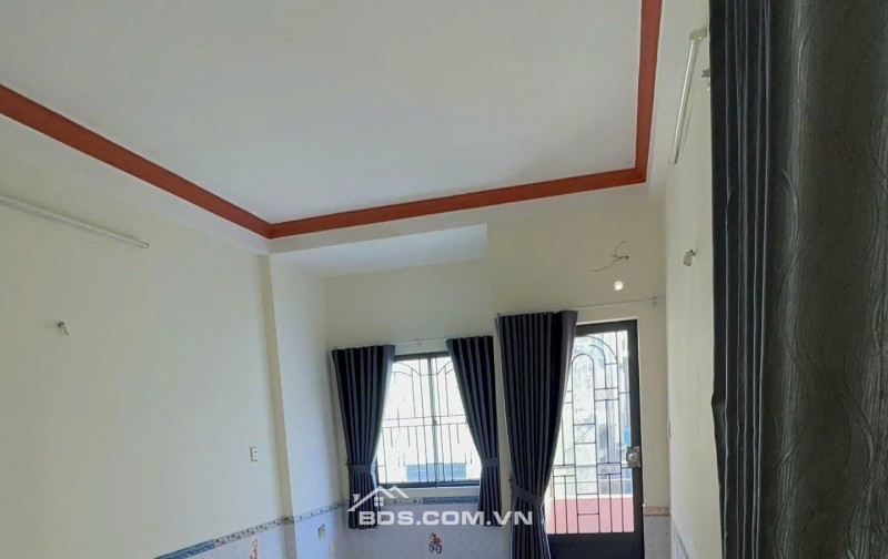 Cho thuê nhà 62/1 Xóm Đất P8 Q11 hẻm 3m, Đúc 3.5 tấm