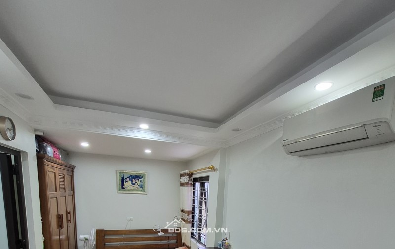 BÁN NHÀ ĐẸP 1.85 TỶ 3 TẦNG 32M2  NGÕ CỰC NGẮN HOÀNG HOA THÁM