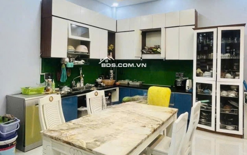 Bán nhà 3 lầu HXH Nguyễn Văn Khối ngang 8m 120m2 gần CV Làng Hoa vài căn ra MT chỉ 15 tỷ.